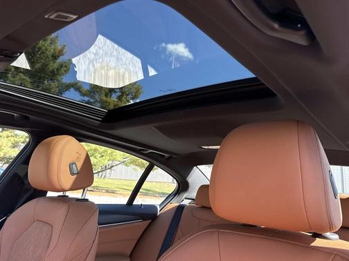 2022 BMW 530 i xDrive