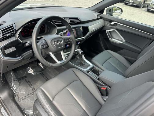 2024 Audi Q3 Premium 45 TFSI S line quattro Tiptronic