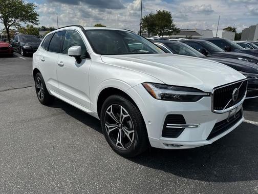 2022 Volvo XC60 B5 Momentum