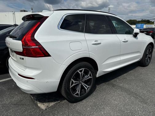 2022 Volvo XC60 B5 Momentum