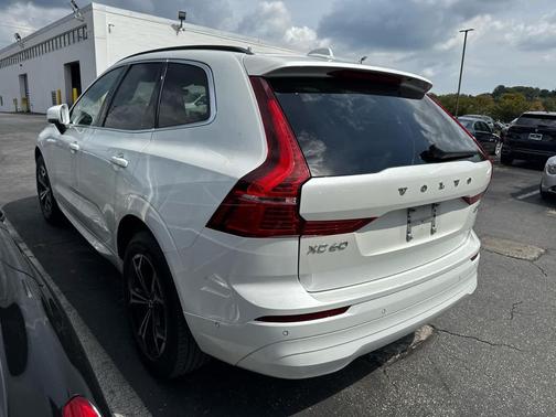 2022 Volvo XC60 B5 Momentum