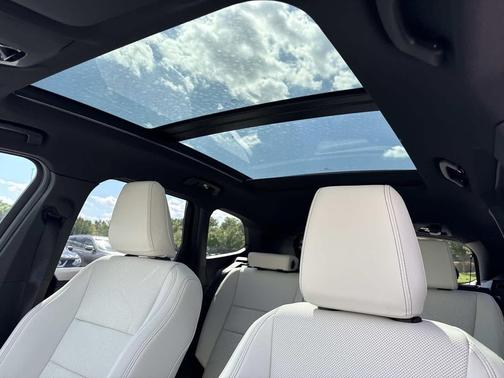 Black Sapphire Metallic 2026 BMW X1 xDrive28i