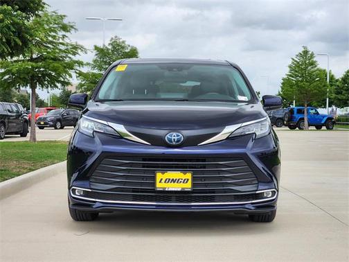 2021 Toyota Sienna XLE 8 Passenger