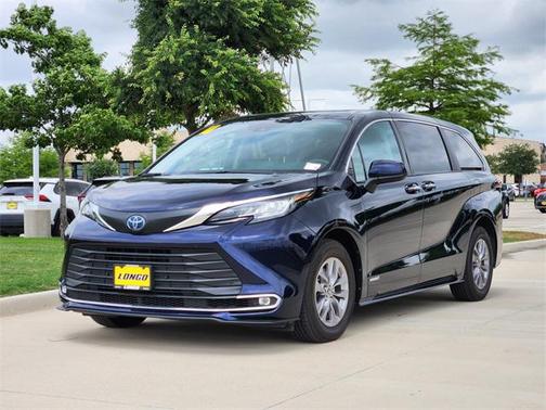 2021 Toyota Sienna XLE 8 Passenger