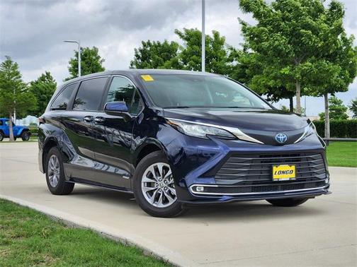 2021 Toyota Sienna XLE 8 Passenger