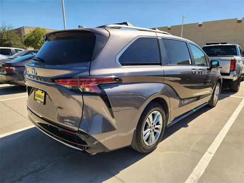 2021 Toyota Sienna Limited 7-Passenger