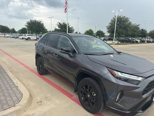 2023 Toyota RAV4 Hybrid SE