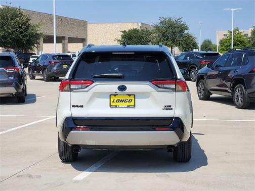 2022 Toyota RAV4 Hybrid SE