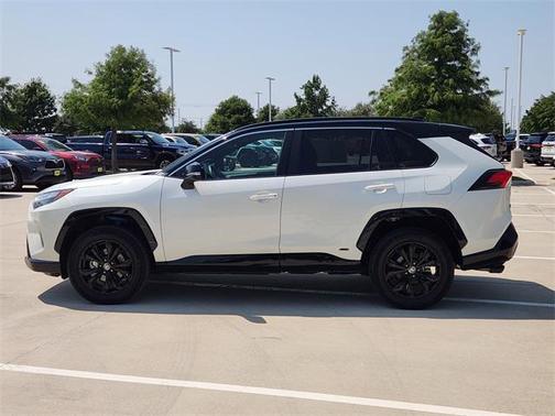 2022 Toyota RAV4 Hybrid SE