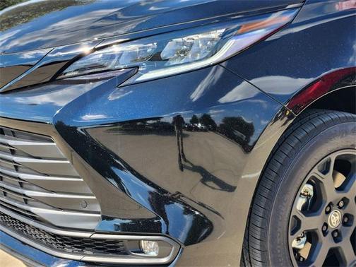 2025 Toyota Sienna Woodland Edition