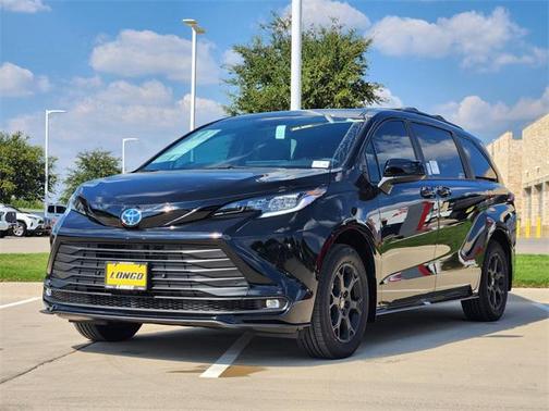 2025 Toyota Sienna Woodland Edition