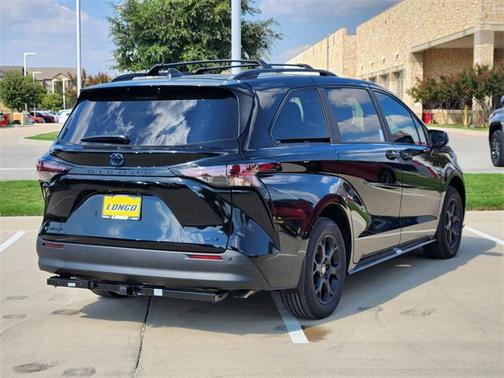 2025 Toyota Sienna Woodland Edition