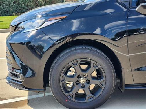 2025 Toyota Sienna Woodland Edition