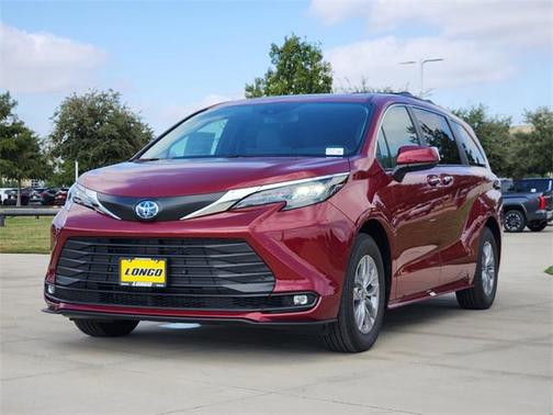 2025 Toyota Sienna XLE