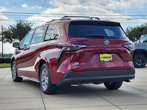 2025 Toyota Sienna XLE