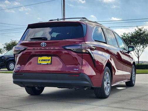 2025 Toyota Sienna XLE