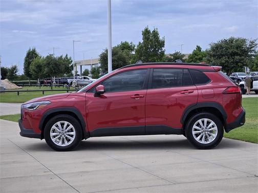 2024 Toyota Corolla Cross LE