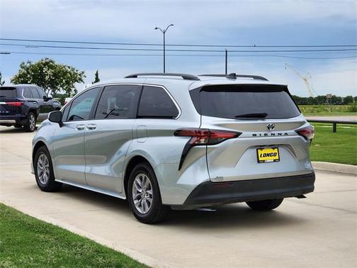 2022 Toyota Sienna XLE