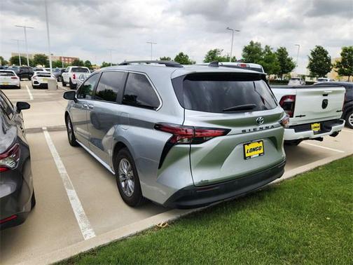 2022 Toyota Sienna XLE