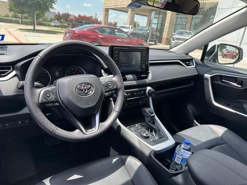 2022 Toyota RAV4 Hybrid XLE Premium