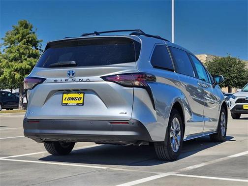 2025 Toyota Sienna XLE 8 Passenger