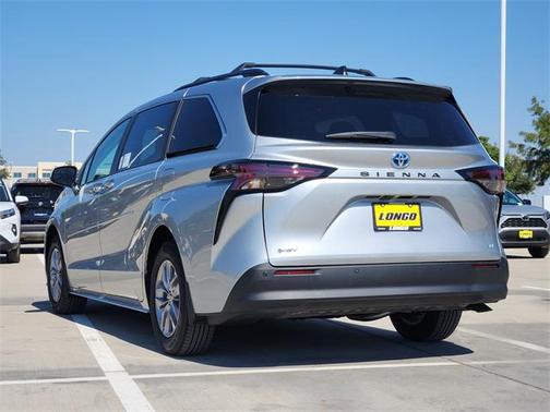 2025 Toyota Sienna XLE 8 Passenger
