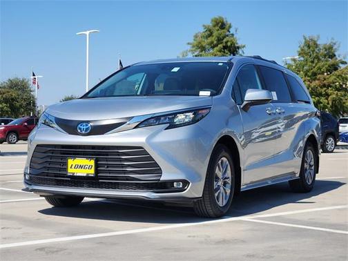 2025 Toyota Sienna XLE 8 Passenger