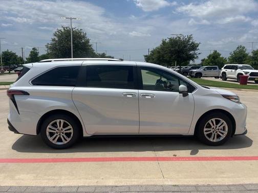2023 Toyota Sienna Platinum 7 Passenger