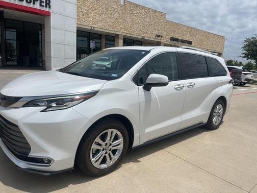 2023 Toyota Sienna Platinum 7 Passenger