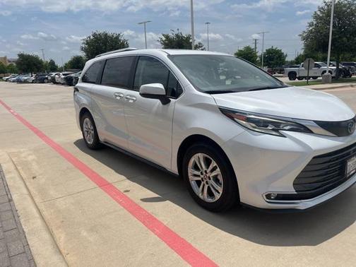 2023 Toyota Sienna Platinum 7 Passenger