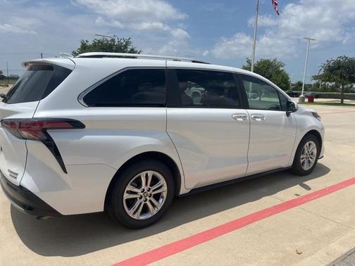 2023 Toyota Sienna Platinum 7 Passenger