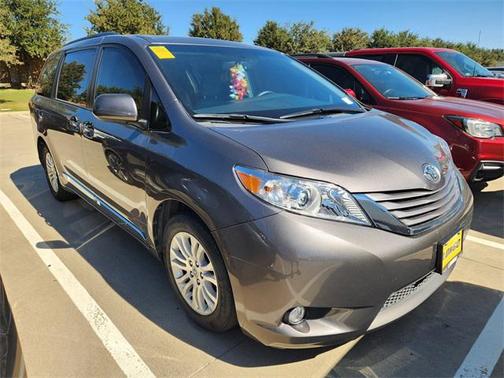 2023 Toyota Highlander Hybrid Platinum