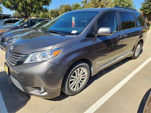 2023 Toyota Highlander Hybrid Platinum