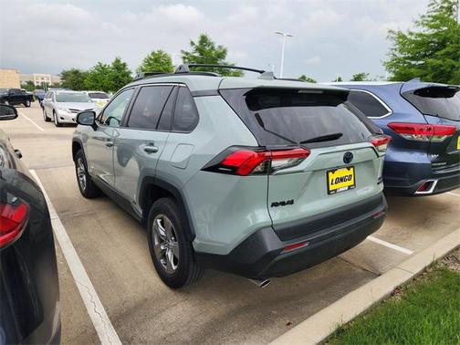 2022 Toyota RAV4 Hybrid XLE