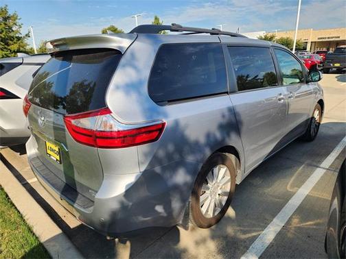 2017 Toyota Sienna XLE