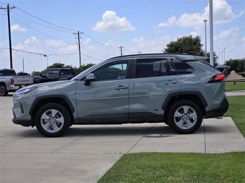 2022 Toyota RAV4 Hybrid XLE