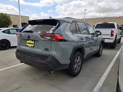2022 Toyota RAV4 Hybrid XLE
