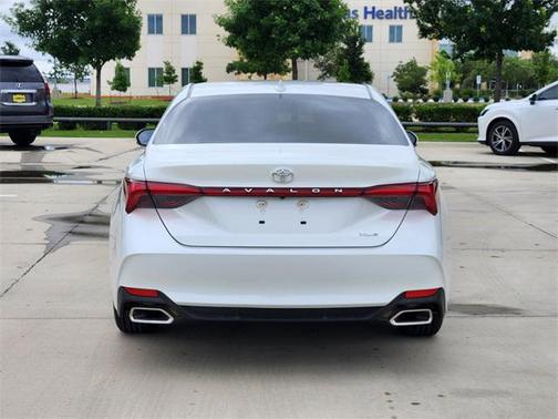 2022 Toyota Avalon XLE