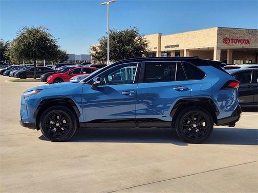 2022 Toyota RAV4 Hybrid SE