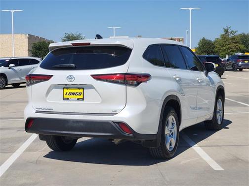 2022 Toyota Highlander LE