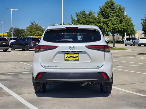 2022 Toyota Highlander LE