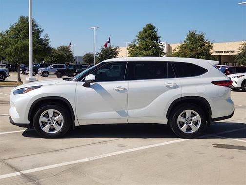 2022 Toyota Highlander LE