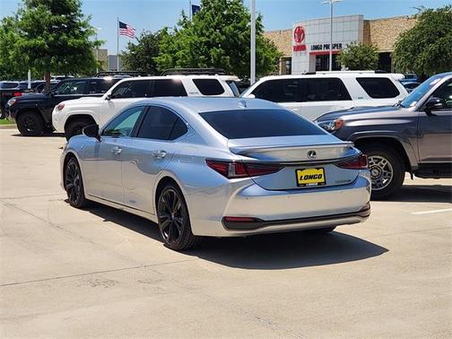 2023 Lexus ES 300h F SPORT Handling