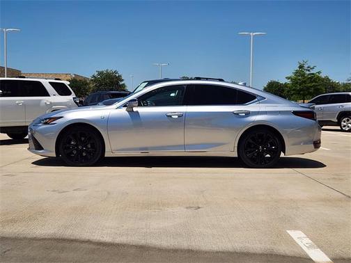 2023 Lexus ES 300h F SPORT Handling