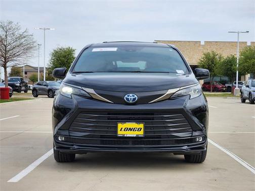 2024 Toyota Sienna Woodland Edition