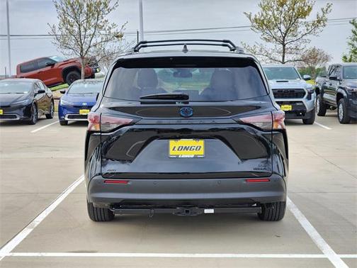 2024 Toyota Sienna Woodland Edition