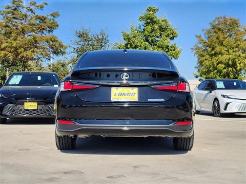 2023 Lexus ES 300h Base