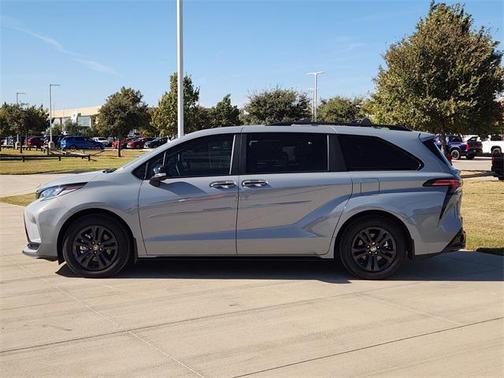 2025 Toyota Sienna XSE 7 Passenger