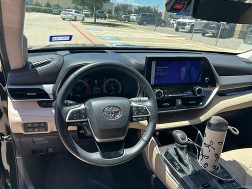 2024 Toyota Highlander Platinum