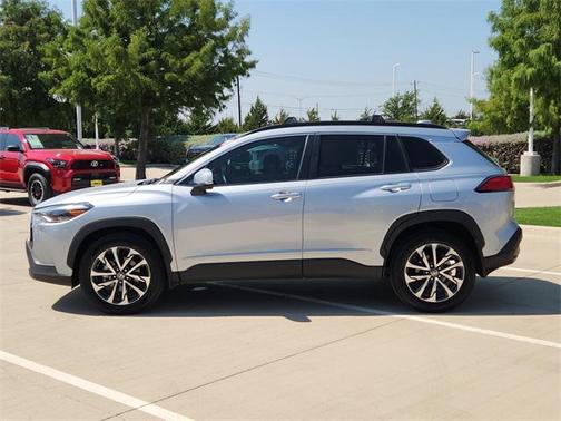 2022 Toyota Corolla Cross XLE